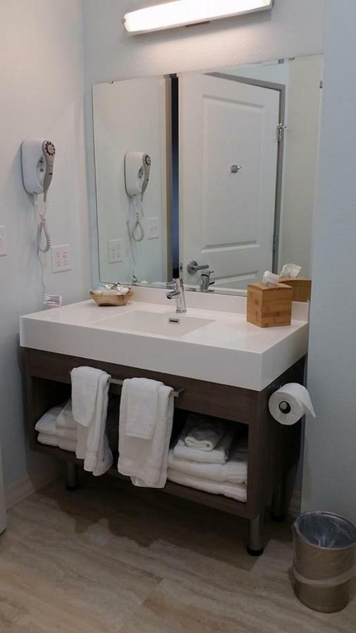 Lakes Inn At Dunvilla Luaran gambar
